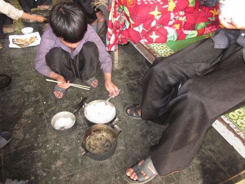 Bữa cơm thịt chuột của HS vùng cao